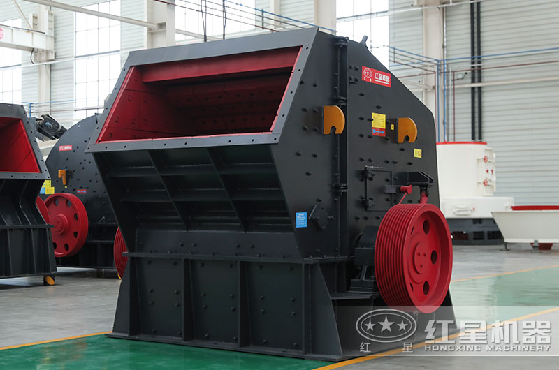 反擊式破碎機(jī)圖片