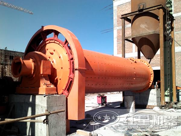 球磨機現(xiàn)場圖
