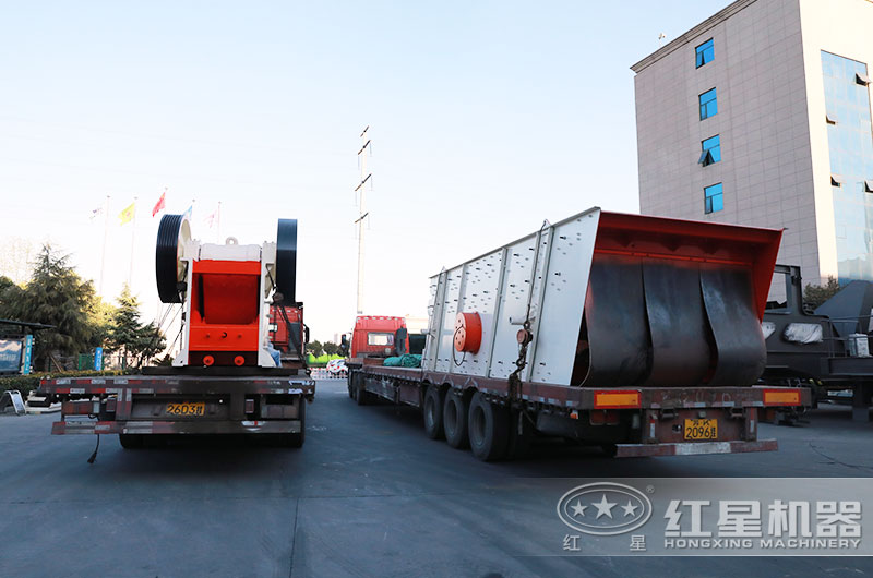 1215破碎機(jī)裝車發(fā)貨