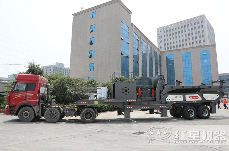 移動(dòng)破碎機(jī)直接開(kāi)往客戶現(xiàn)場(chǎng)