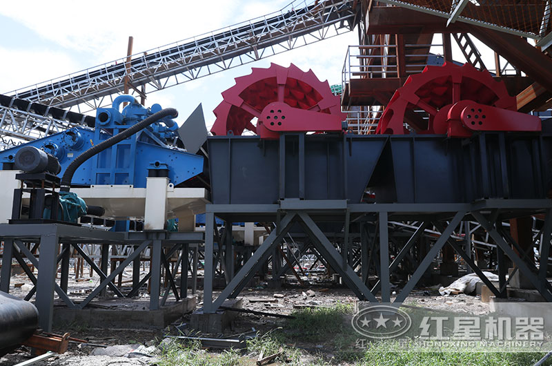 輪斗式洗砂機工作現(xiàn)場圖片