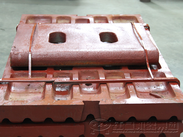 巖石破碎機(jī)肘板