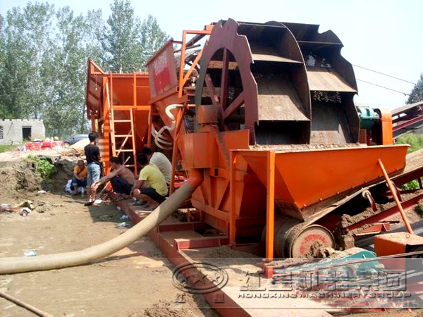 輪斗洗砂機客戶現(xiàn)場跟蹤服務(wù)