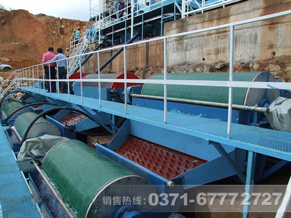 石英砂除鐵磁選機安裝現(xiàn)場