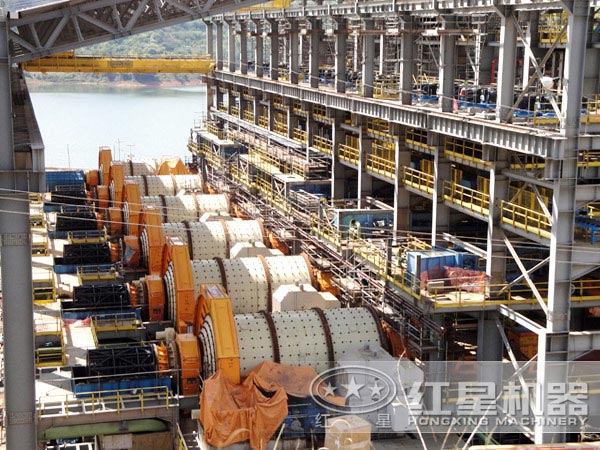 滑石球磨機(jī)現(xiàn)場(chǎng)圖