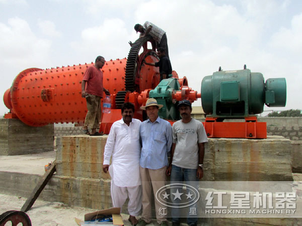 球磨機(jī)現(xiàn)場圖