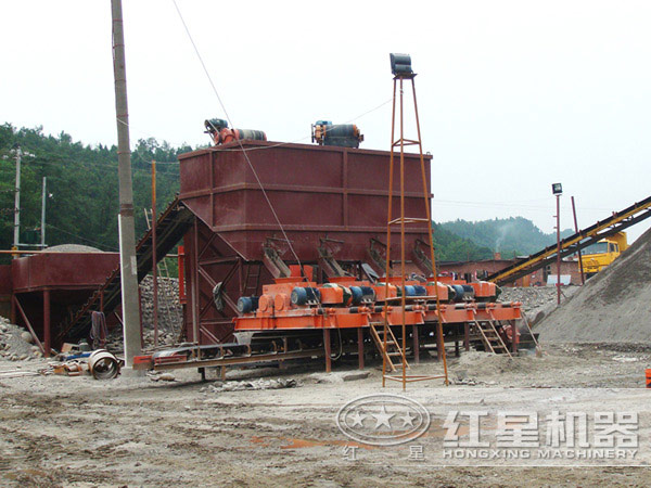 對輥破現(xiàn)場工作圖