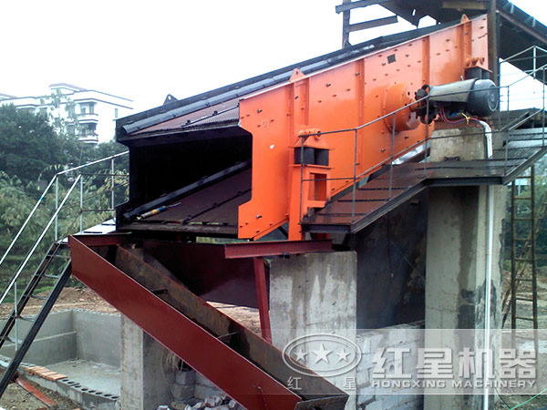 YK振動篩現(xiàn)場工作圖 YK振動篩現(xiàn)場工作圖