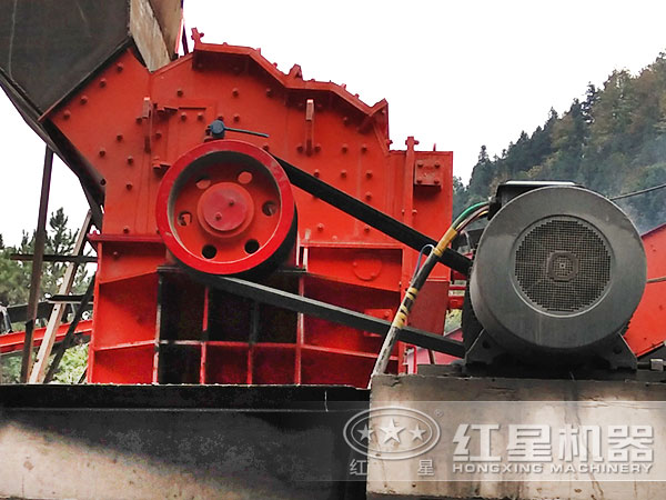 新型煤矸石細(xì)碎機(jī)客戶現(xiàn)場