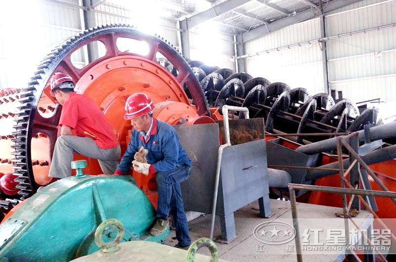 合理操作格子型球磨機(jī)作業(yè)現(xiàn)場(chǎng)