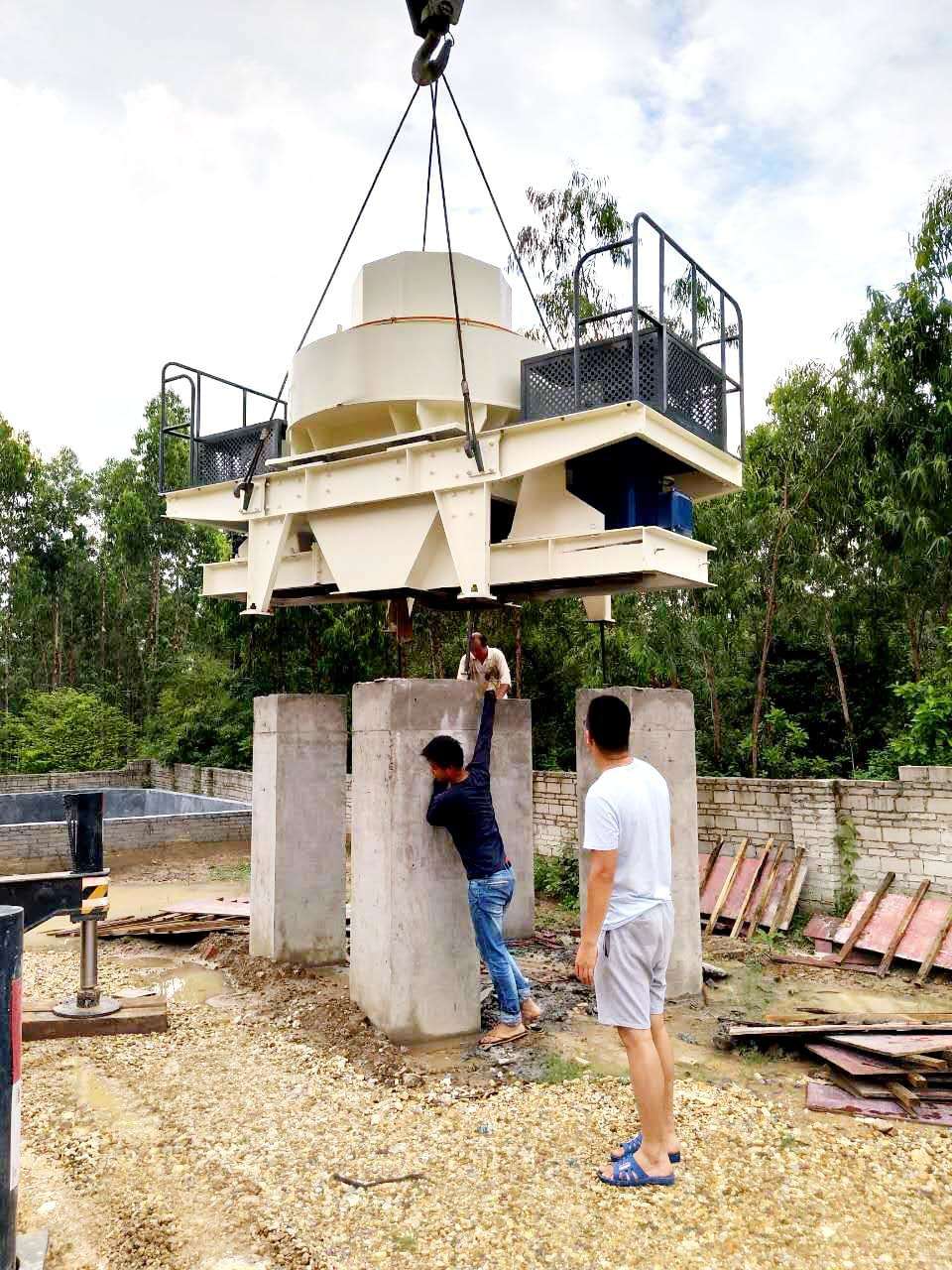 河卵石制砂機現(xiàn)場安裝圖