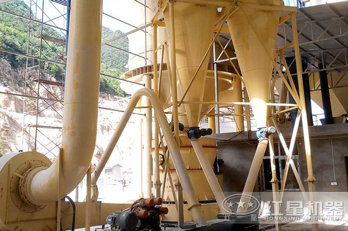 自動(dòng)化生產(chǎn)磨粉機(jī)加工現(xiàn)場(chǎng)