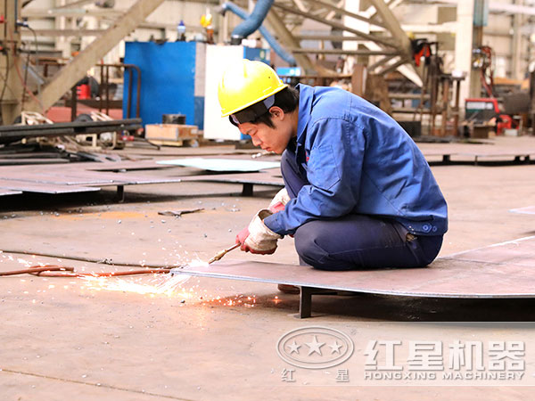 紅星工人車間作業(yè)現(xiàn)場(chǎng)