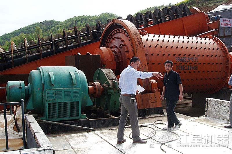 球磨機(jī)檢修現(xiàn)場(chǎng)
