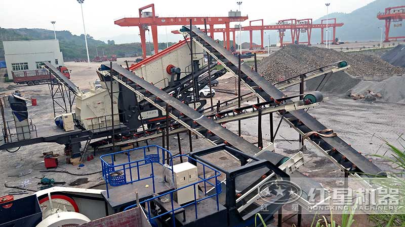 反擊式破碎機作業(yè)現(xiàn)場