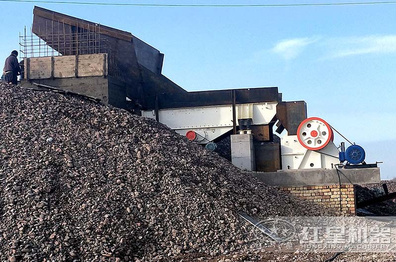 顎式破碎機(jī)生產(chǎn)現(xiàn)場(chǎng)